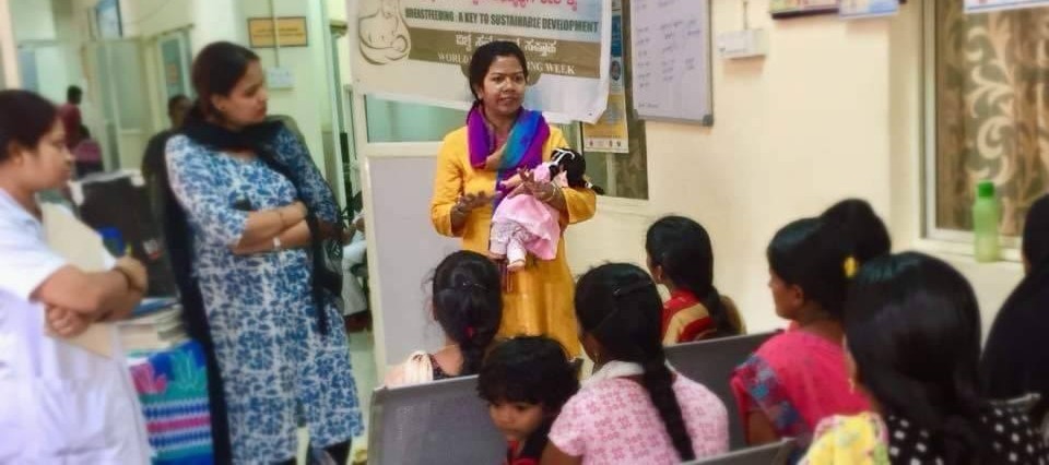 Team BBN speaking to new mothers about breastfeeding at a BBMP referral hospital